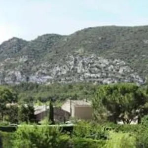 Le Maset Des Aires Avec Vue Sur Le Luberon Et Son Jacuzzi Exterieur Disponible De Juin A Mi-septembre Maubec (Vaucluse)